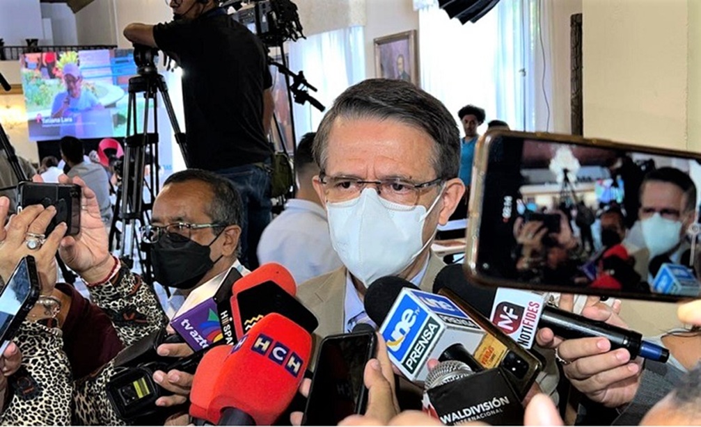 Matheu expone bomba millonaria en hospitales públicos