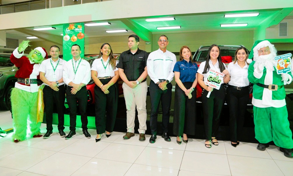 Cinco carros Chery elevan la emoción navideña en Supermercados La Colonia
